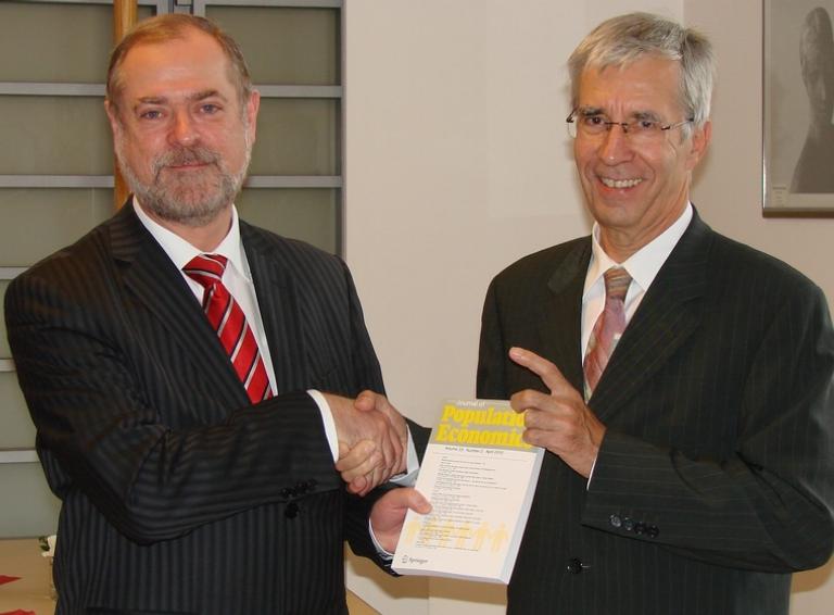 Farewell to Werner A. M�ller (Springer-Verlag)